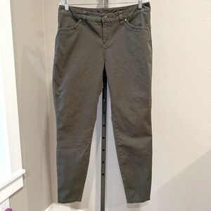 Kuhl Brooke skinny Legendary Pants women’s size 12 army green